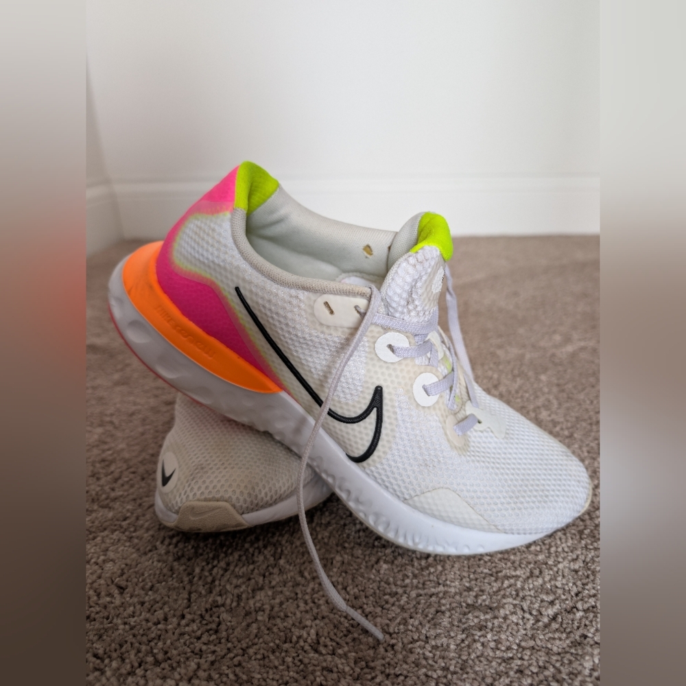 NIKE RENEW RUN Athletic Sneakers White Pink Blast Color Size 9.5 Lace EUC